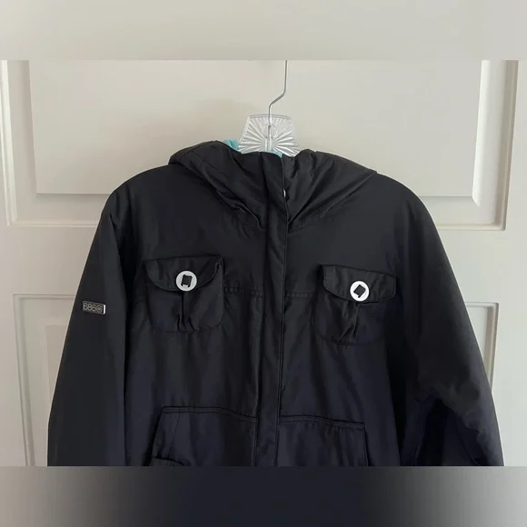 686 Mannual Women’s Insulated Snowboarding Jacket in Black - Picture 4 of 12